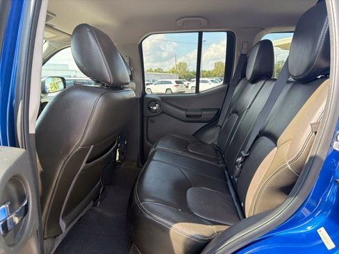 Used 2015 Nissan Xterra PRO-4X w/ Pro-4x Leather Package AWD/4WD image 23