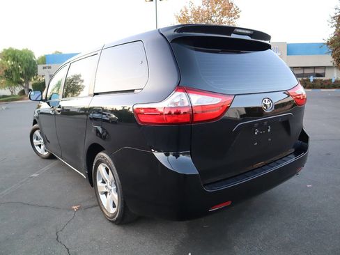 Used 2015 Toyota Sienna L image 12