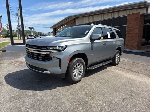 Used 2024 Chevrolet Tahoe LT RWD image 2