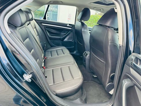 Used 2010 Volkswagen Jetta SE image 16