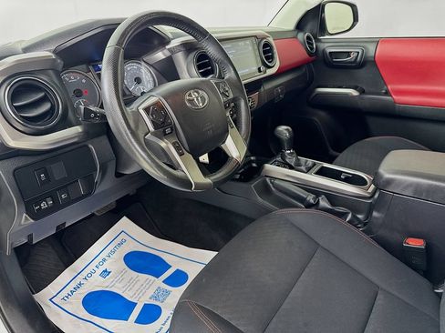 Used 2022 Toyota Tacoma SR5 RWD image 10