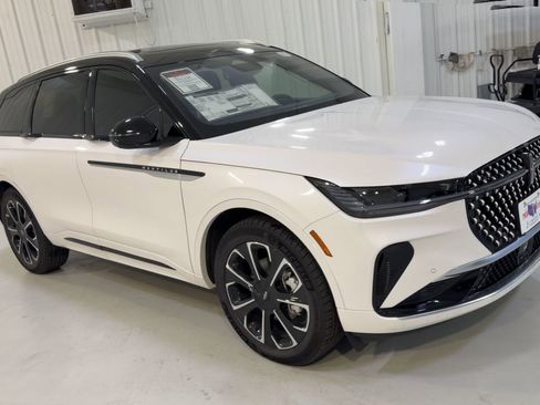 New 2026 Lincoln Nautilus Reserve AWD/4WD image 3