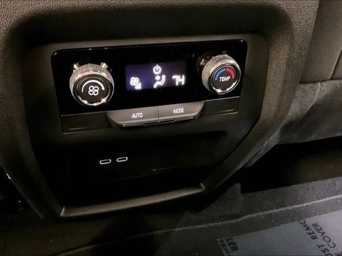 Used 2025 Chevrolet Traverse LT w/ Sun and Wheel Package image 33