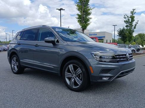 Used 2019 Volkswagen Tiguan SEL Premium w/ 3rd Row Seat Package AWD/4WD image 3