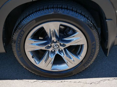 Used 2017 Toyota Highlander Limited Platinum AWD/4WD image 15
