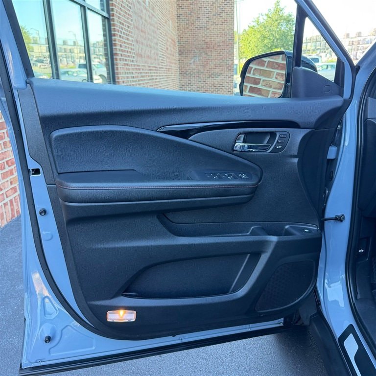 Used 2024 Honda Ridgeline Black Edition image 11