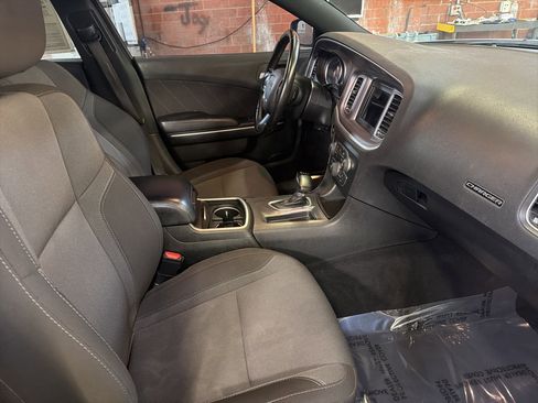 Used 2022 Dodge Charger SXT RWD image 18
