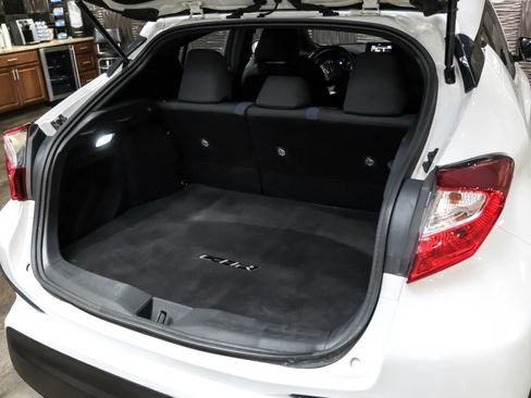 Used 2021 Toyota C-HR XLE image 47