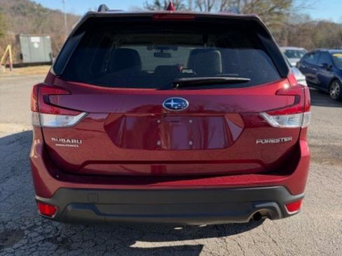 Used 2020 Subaru Forester Premium image 7