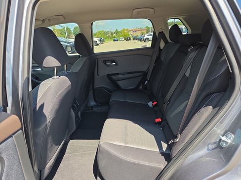 Used 2023 Nissan Rogue SV FWD image 11