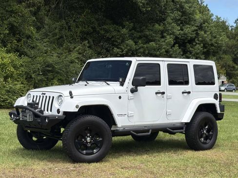 Used 2017 Jeep Wrangler Unlimited Sahara w/ Connectivity Group AWD/4WD image 1
