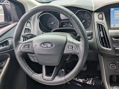 Used 2017 Ford Focus Titanium FWD image 3