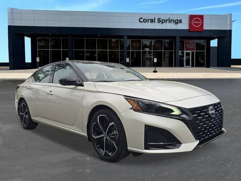 New 2026 Nissan Altima 2.5 SR w/ SR Premium Package FWD image 7