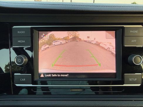 Used 2019 Volkswagen Jetta SE FWD image 19