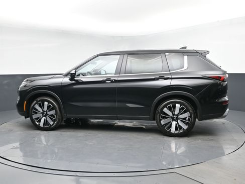 New 2025 Mitsubishi Outlander SE image 4