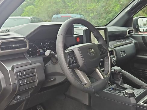 Used 2025 Toyota Tacoma TRD Sport image 10