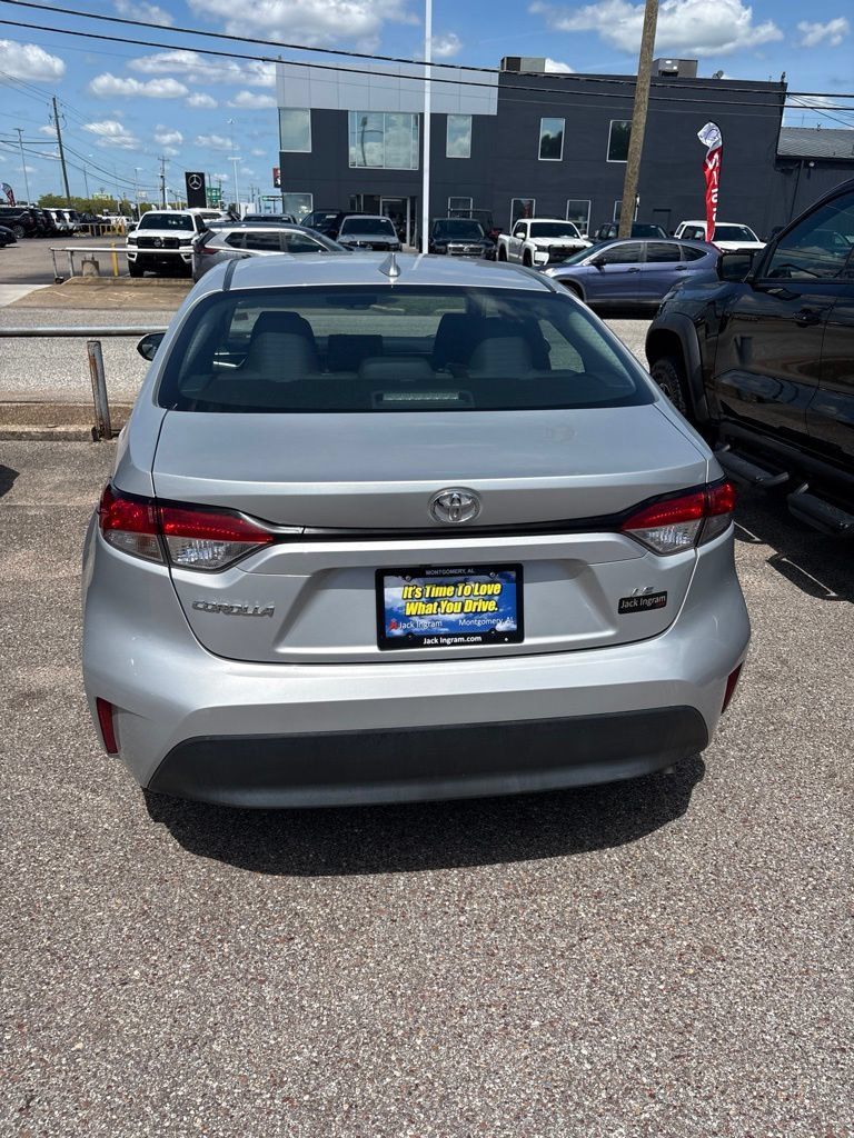 Used 2023 Toyota Corolla LE FWD image 3