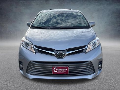 Used 2018 Toyota Sienna XLE w/ XLE Navigation Package FWD image 8