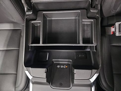 Used 2024 GMC Sierra 3500 SLT w/ SLT Premium Package image 28