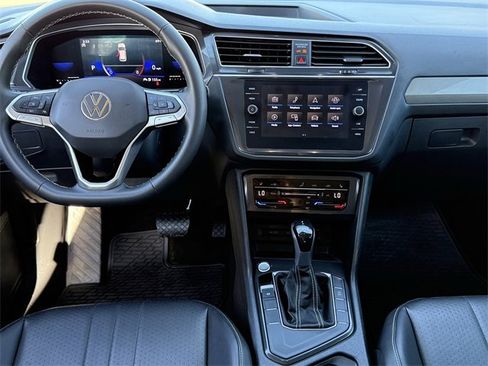 Certified 2023 Volkswagen Tiguan SE w/ Panoramic Sunroof Package image 9