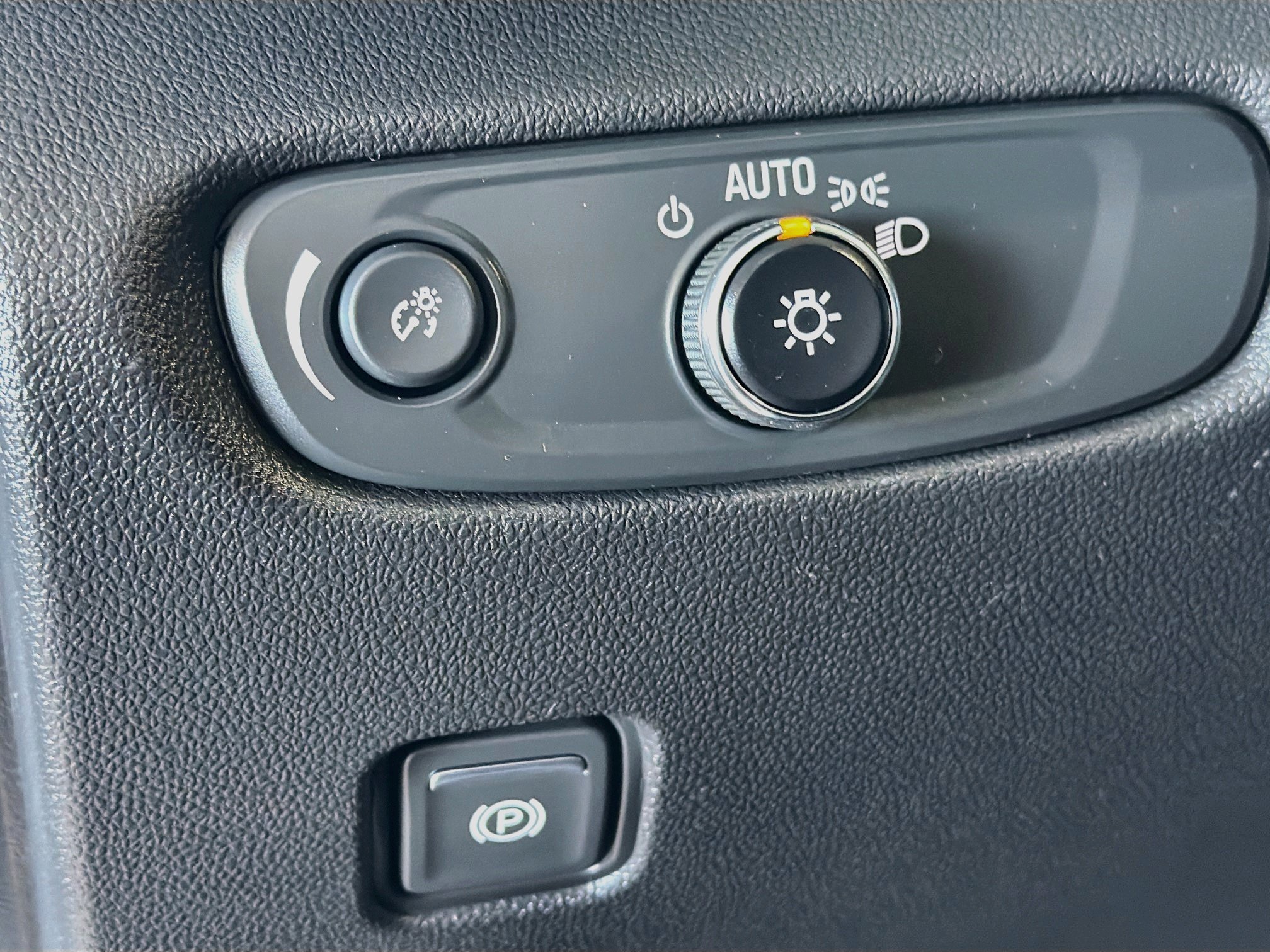 Used 2025 Chevrolet Blazer LT AWD/4WD image 16