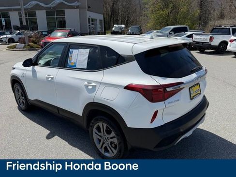 Used 2022 Kia Seltos LX AWD/4WD image 7