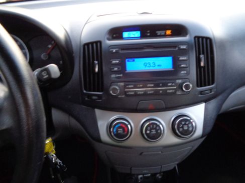 Used 2010 Hyundai Elantra GLS image 19