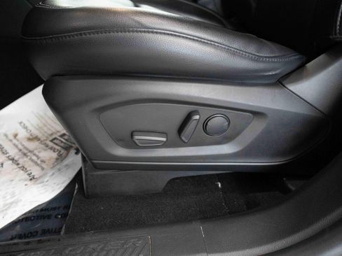 Used 2020 Ford Explorer XLT w/ Equipment Group 202A AWD/4WD image 12