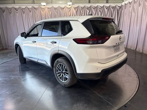 Used 2024 Nissan Rogue S FWD image 7