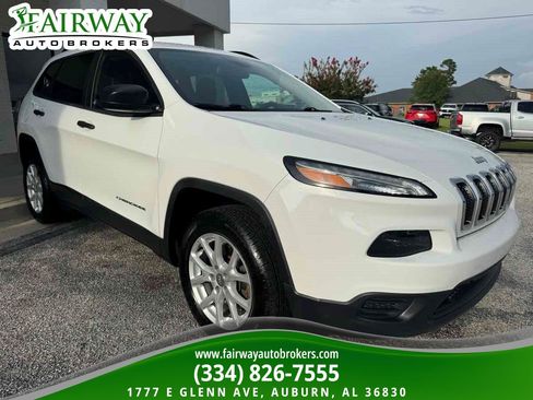 Used 2017 Jeep Cherokee Sport FWD image 4