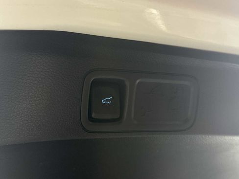 Used 2023 Ford Expedition XLT image 20