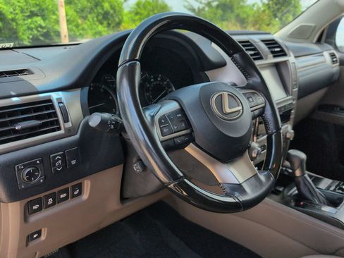 Used 2021 Lexus GX 460 Premium w/ Premium Package AWD/4WD image 11