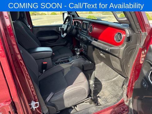 Used 2021 Jeep Wrangler Unlimited Rubicon w/ Cold Weather Group AWD/4WD image 11