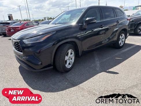 Used 2021 Toyota Highlander L FWD image 2