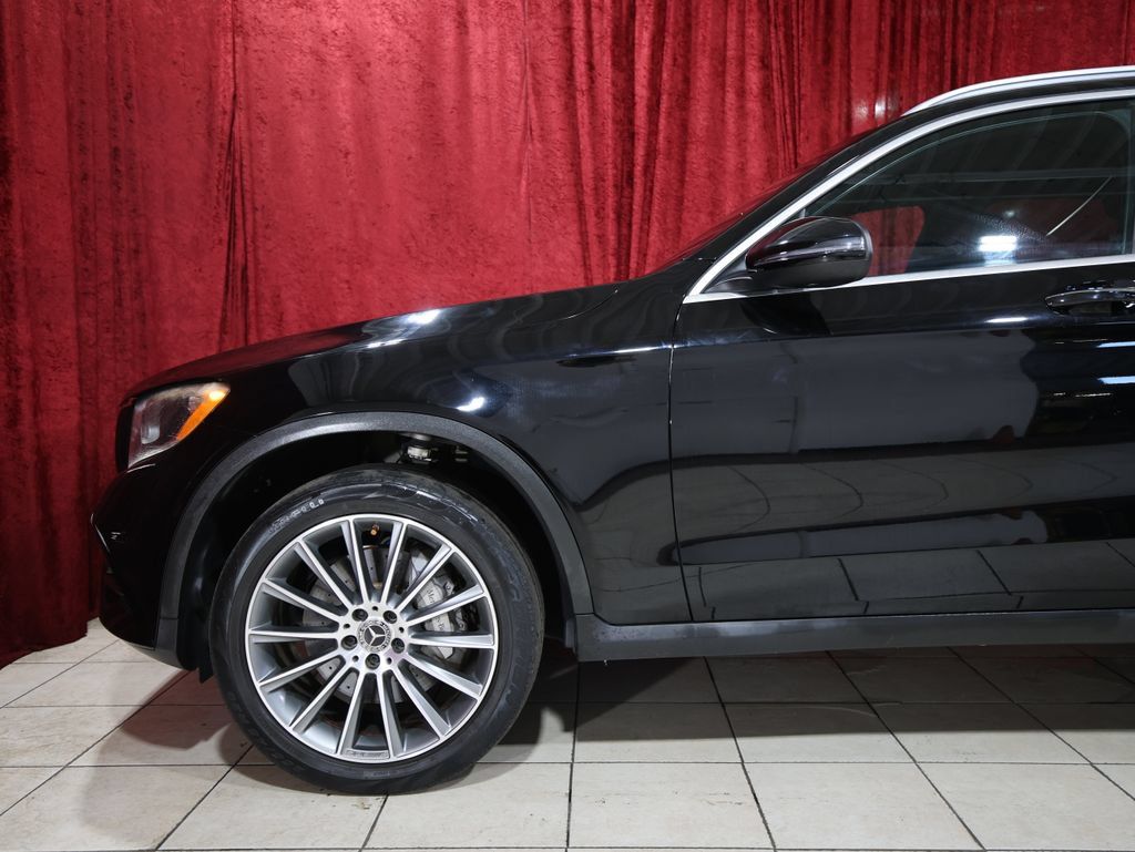 Used 2019 Mercedes-Benz GLC 300 image 5