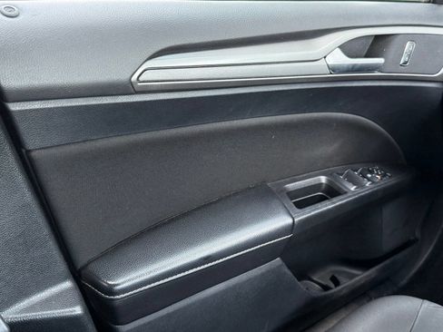 Used 2020 Ford Fusion SE FWD image 30