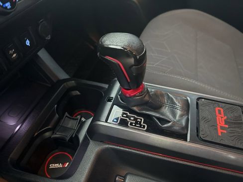 Used 2018 Toyota Tacoma TRD Sport w/ Technology Package image 27