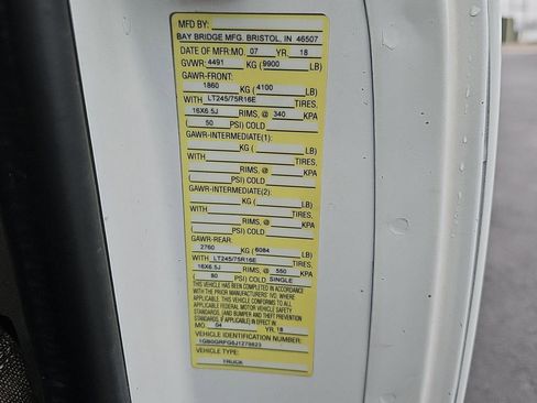 Used 2018 Chevrolet Express 3500 w/ Driver Convenience Package image 28