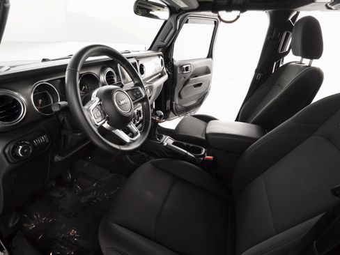 Used 2021 Jeep Wrangler Unlimited Sahara image 12