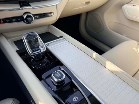 New 2026 Volvo XC60 B5 Ultra w/ Protection Package Premier image 23