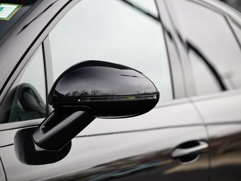 Used 2024 Porsche Macan image 7