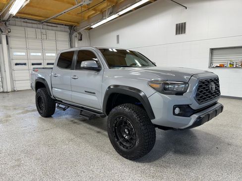 Used 2020 Toyota Tacoma TRD Off-Road image 6