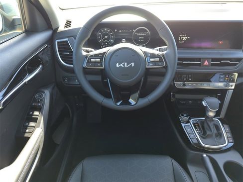 New 2026 Kia Seltos EX image 13