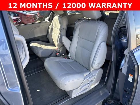 Used 2017 Toyota Sienna XLE Premium image 17