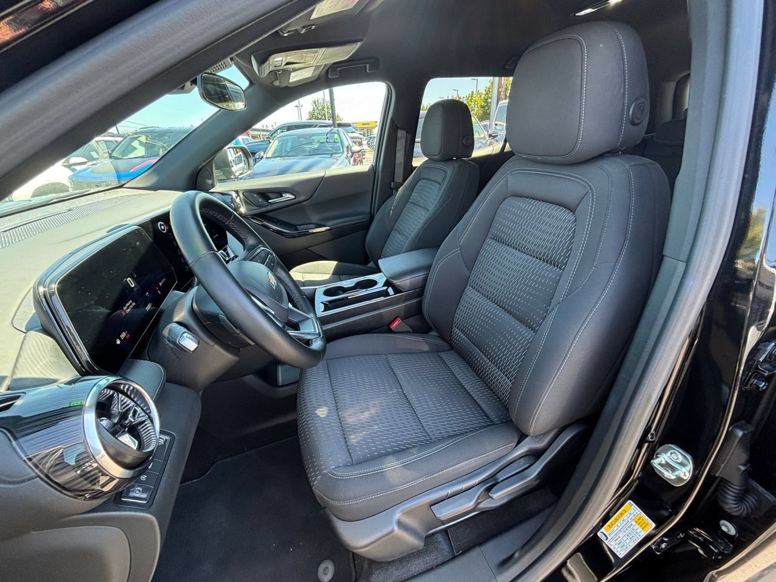 Used 2025 Chevrolet Equinox LT FWD image 36