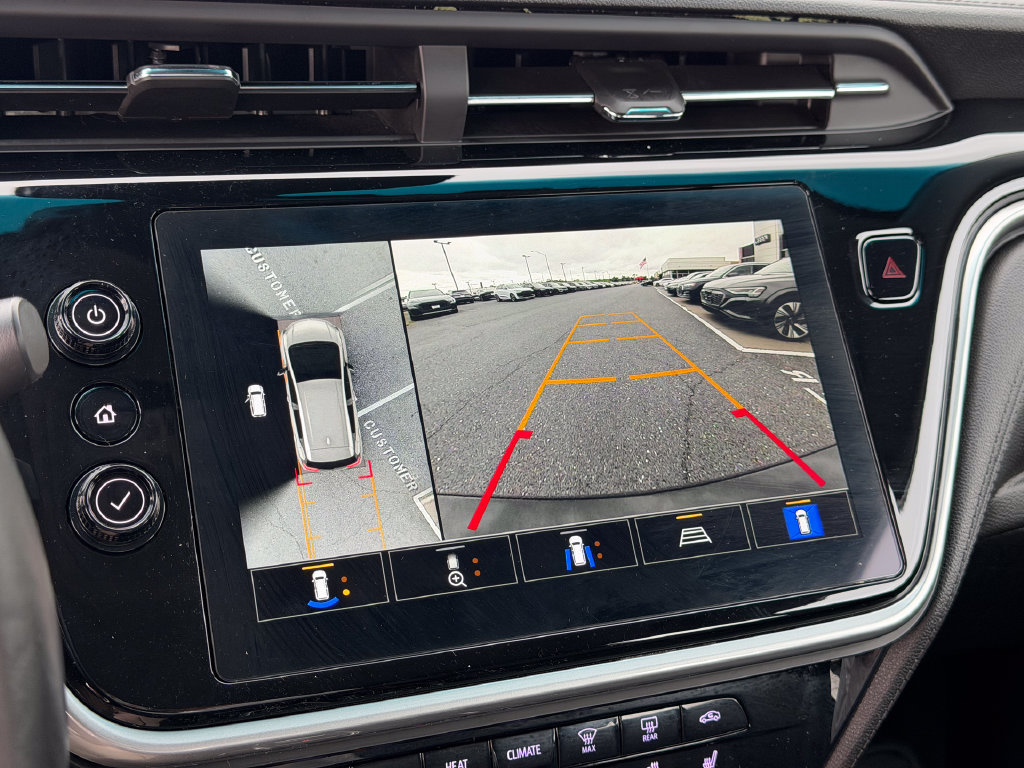 Used 2023 Chevrolet Bolt LT w/ Infotainment Package FWD image 28