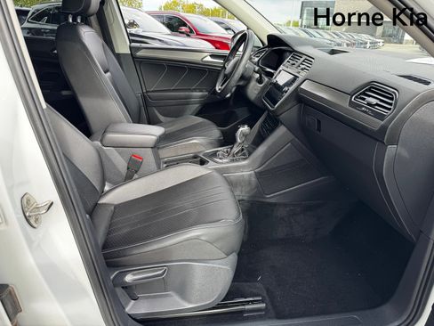 Used 2022 Volkswagen Tiguan SE image 25