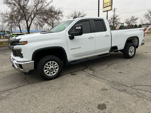 Used 2024 Chevrolet Silverado 2500 LT AWD/4WD image 9