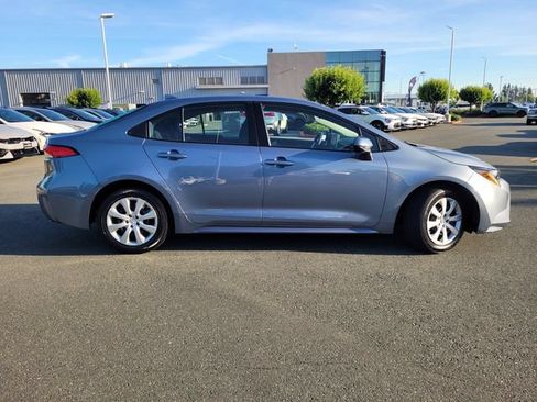 Used 2020 Toyota Corolla LE FWD image 3