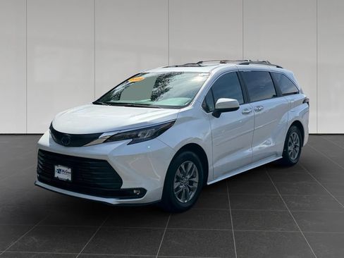 Used 2025 Toyota Sienna XLE w/ XLE Plus Package AWD/4WD image 1